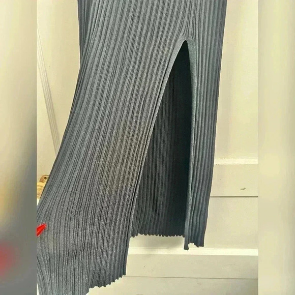 Aritzia || Wilfred Zeta Ribbed Midi Skirt with Slit Black Size XS - Picture 5 of 7